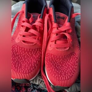 Avia tennis shoes worn a couple times
